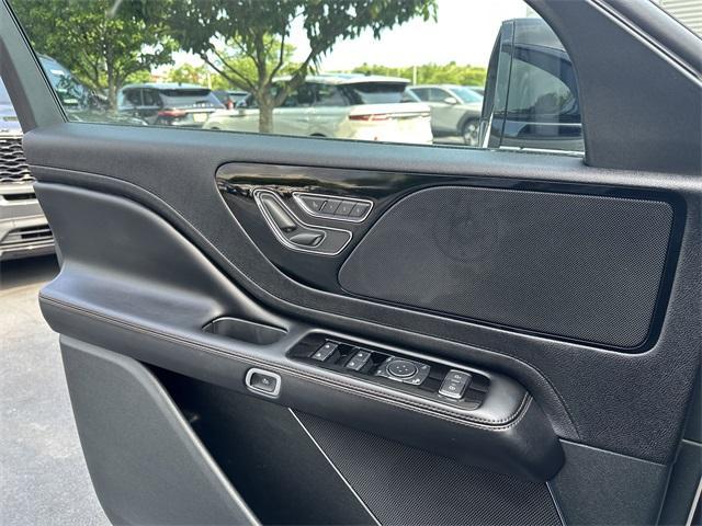 Photo of 2023 Ceramic Pearl Metallic Lincoln Aviator