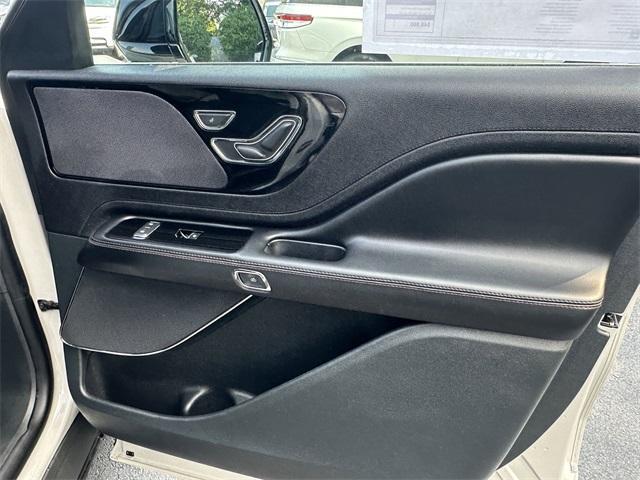 Photo of 2023 Ceramic Pearl Metallic Lincoln Aviator