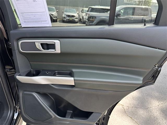 Photo of 2022 Agate Black Metallic Ford Explorer