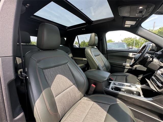 Photo of 2022 Agate Black Metallic Ford Explorer