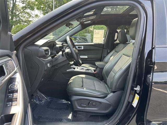 Photo of 2022 Agate Black Metallic Ford Explorer