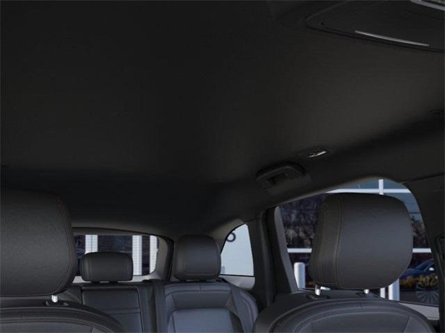 Photo of 2025 White Platinum Clearcoat Metallic Lincoln Nautilus