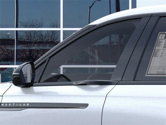 Photo of 2025 White Platinum Clearcoat Metallic Lincoln Nautilus