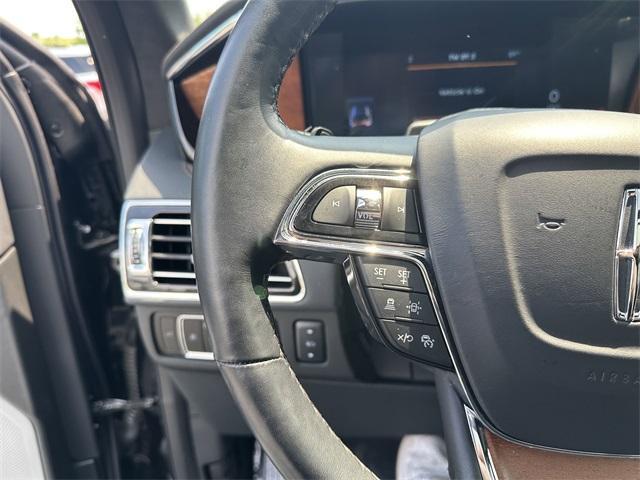 Photo of 2023 Infinite Black Metallic Lincoln Navigator
