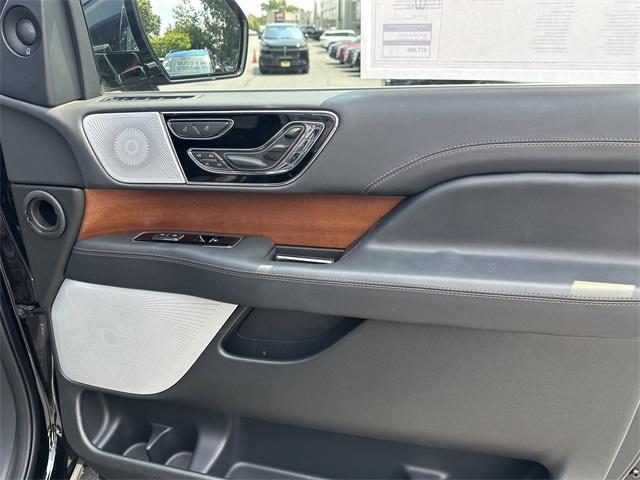 Photo of 2023 Infinite Black Metallic Lincoln Navigator
