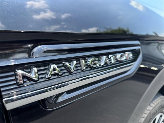 Photo of 2023 Infinite Black Metallic Lincoln Navigator