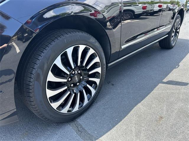 Photo of 2023 Infinite Black Metallic Lincoln Navigator