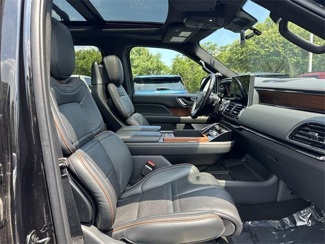 Photo of 2023 Infinite Black Metallic Lincoln Navigator