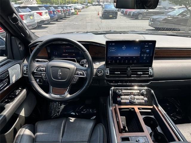 Photo of 2023 Infinite Black Metallic Lincoln Navigator