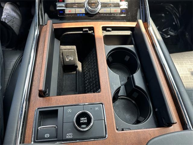 Photo of 2023 Infinite Black Metallic Lincoln Navigator