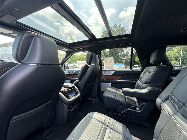 Photo of 2023 Infinite Black Metallic Lincoln Navigator