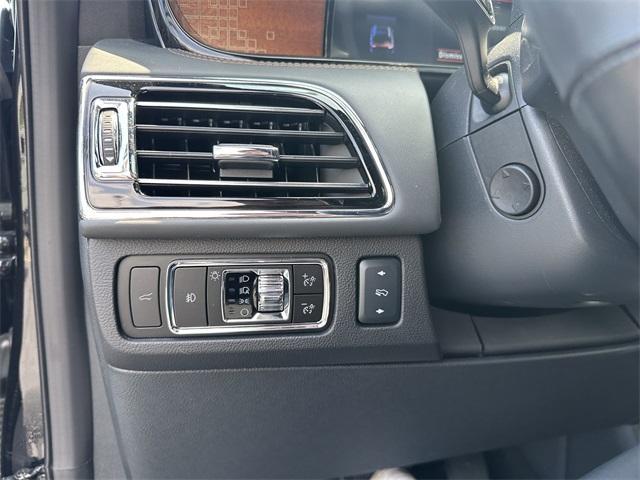 Photo of 2023 Infinite Black Metallic Lincoln Navigator