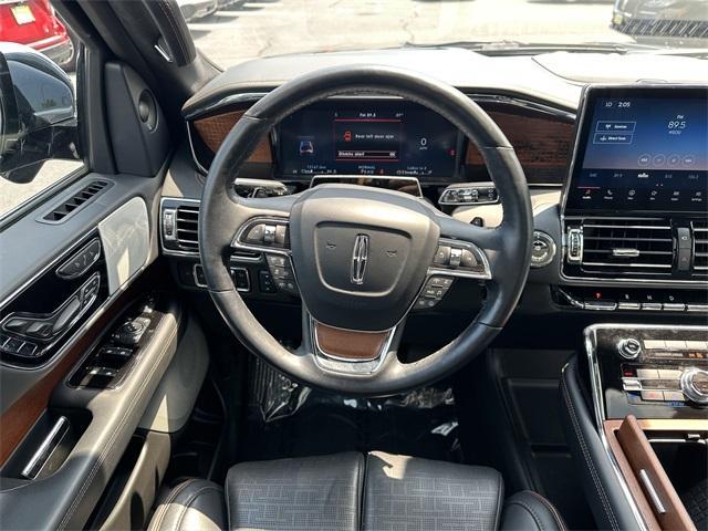 Photo of 2023 Infinite Black Metallic Lincoln Navigator
