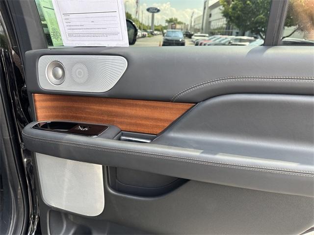 Photo of 2023 Infinite Black Metallic Lincoln Navigator