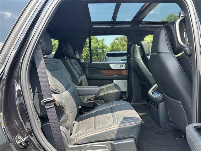 Photo of 2023 Infinite Black Metallic Lincoln Navigator