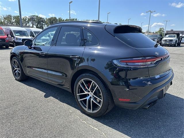 Photo of 2022 Jet Black Metallic Porsche Macan