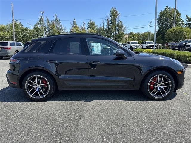 Photo of 2022 Jet Black Metallic Porsche Macan