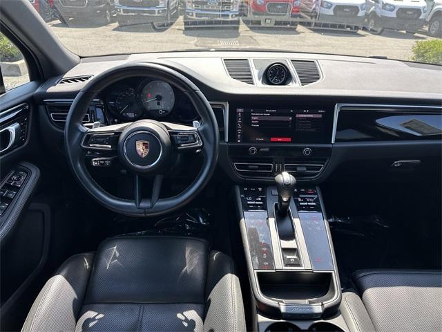 Photo of 2022 Jet Black Metallic Porsche Macan