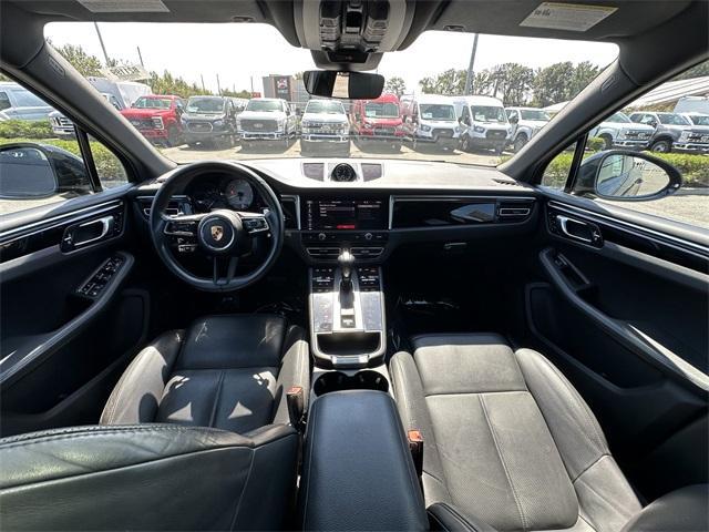 Photo of 2022 Jet Black Metallic Porsche Macan