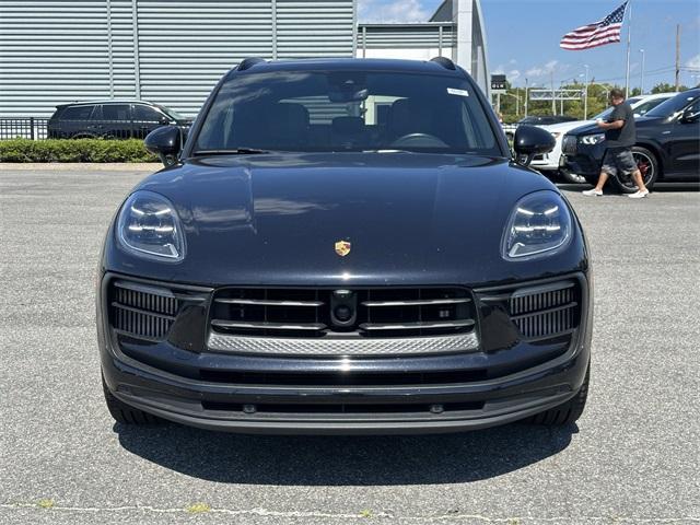 Photo of 2022 Jet Black Metallic Porsche Macan