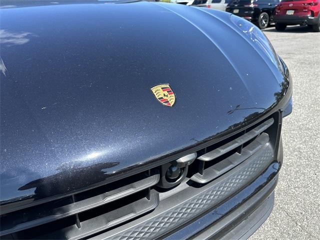 Photo of 2022 Jet Black Metallic Porsche Macan