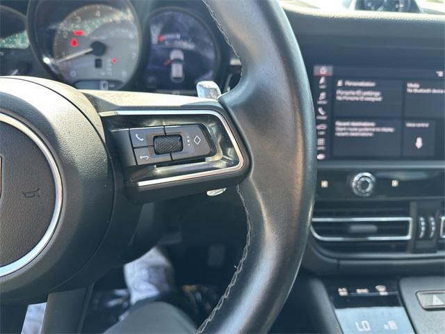 Photo of 2022 Jet Black Metallic Porsche Macan