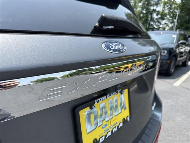 Photo of 2023 Carbonized Gray Metallic Ford Explorer
