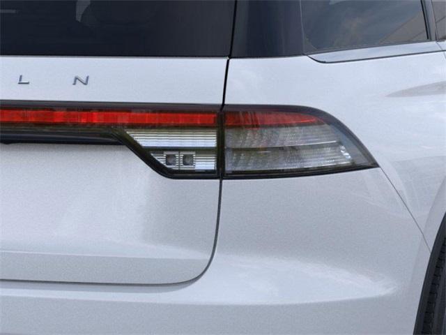Photo of 2025 Crystal White Metallic Lincoln Aviator