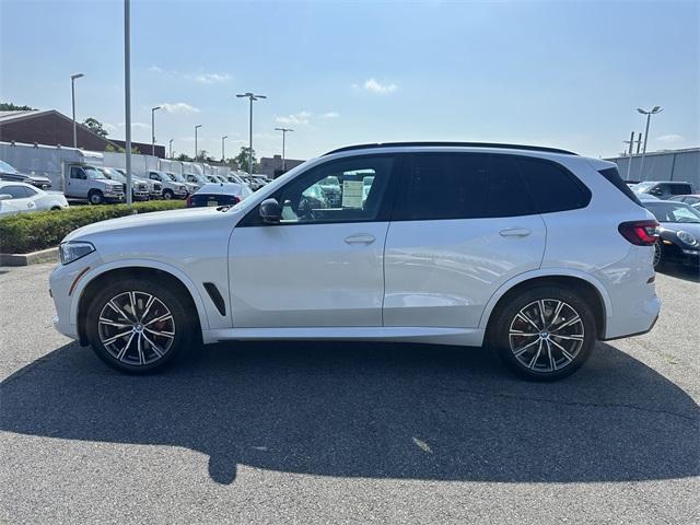 Photo of 2022 Mineral White Metallic BMW X5
