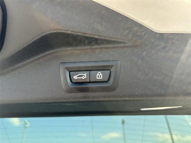 Photo of 2022 Mineral White Metallic BMW X5