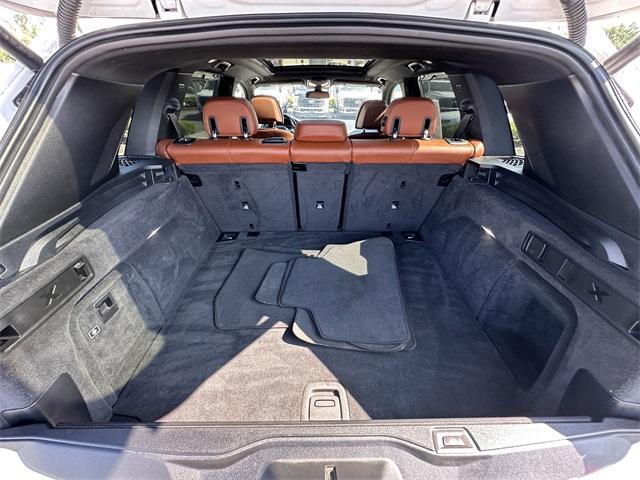 Photo of 2022 Mineral White Metallic BMW X5