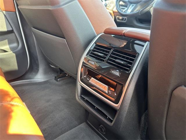 Photo of 2022 Mineral White Metallic BMW X5