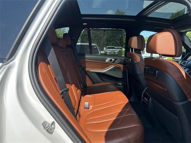 Photo of 2022 Mineral White Metallic BMW X5