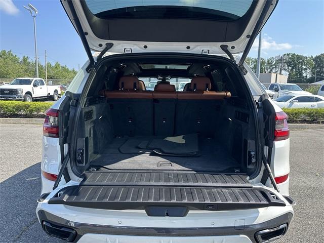 Photo of 2022 Mineral White Metallic BMW X5