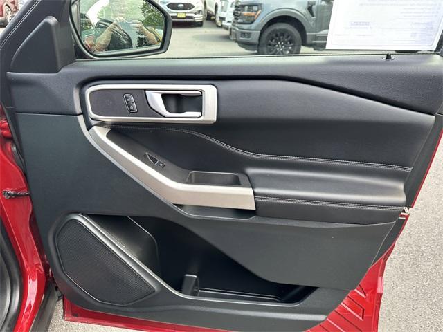 Photo of 2023 Rapid Red Metallic Tinted Clearcoat Ford Explorer
