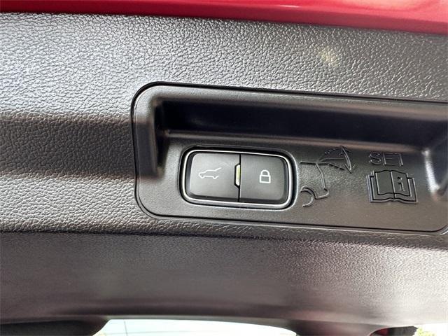Photo of 2023 Rapid Red Metallic Tinted Clearcoat Ford Explorer