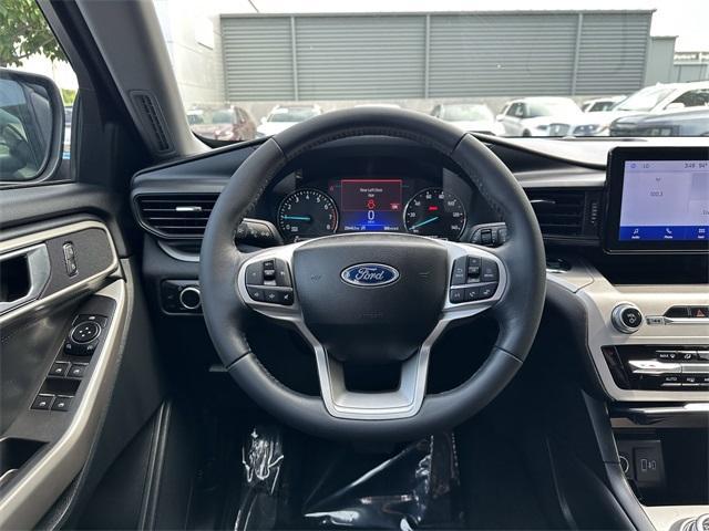 Photo of 2023 Rapid Red Metallic Tinted Clearcoat Ford Explorer