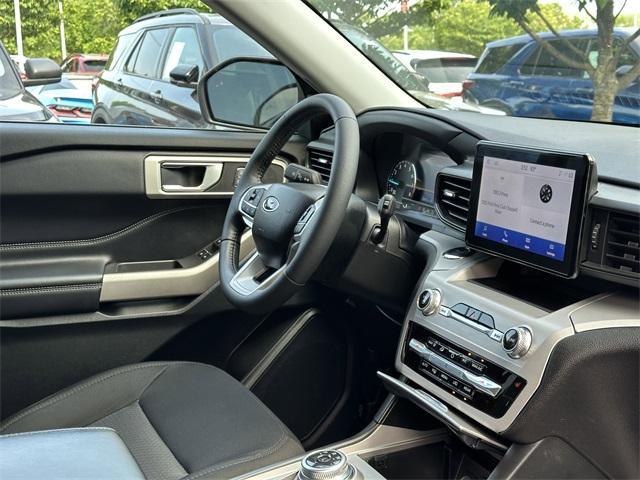 Photo of 2023 Rapid Red Metallic Tinted Clearcoat Ford Explorer