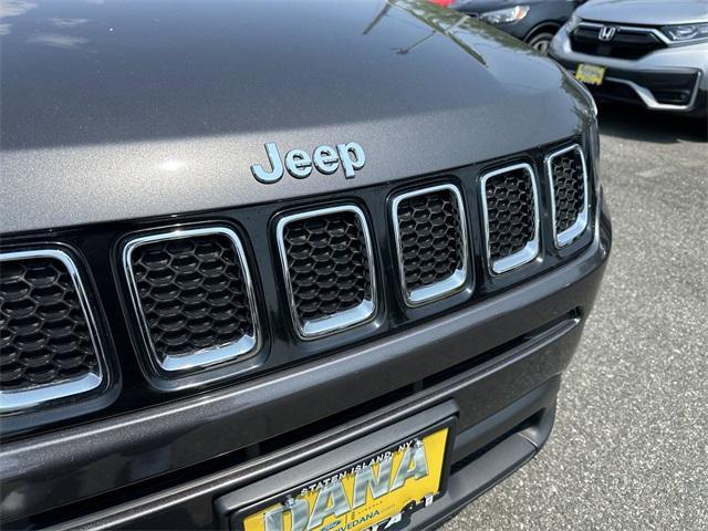 Photo of 2020 Granite Crystal Clearcoat Metallic Jeep Compass