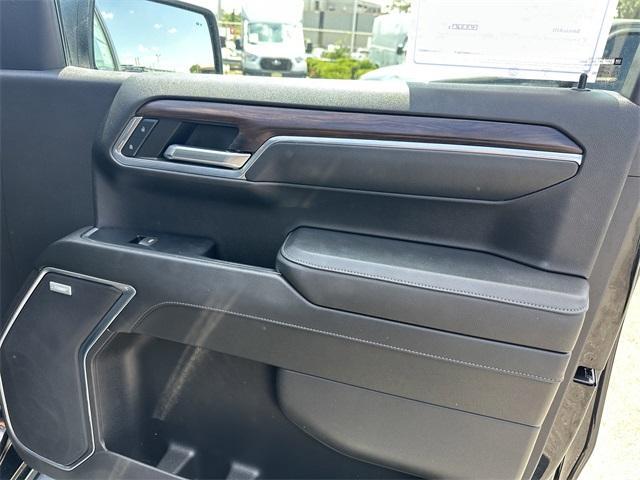 Photo of 2023 Onyx Black GMC Sierra 1500