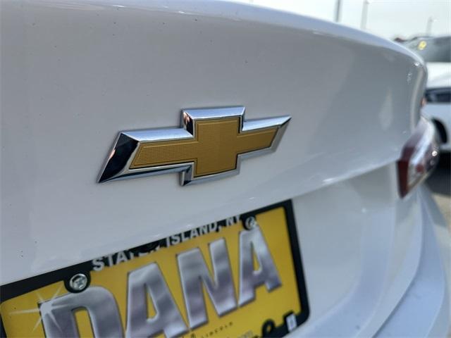 Photo of 2022 Summit White Chevrolet Malibu