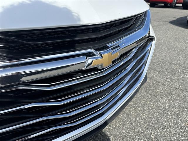 Photo of 2022 Summit White Chevrolet Malibu