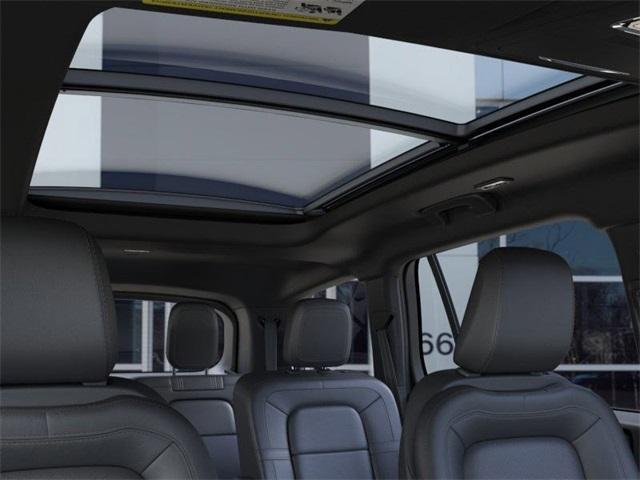 Photo of 2025 Metallic Lincoln Aviator