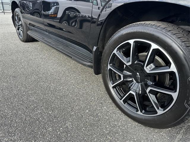 Photo of 2023 Black Chevrolet Suburban