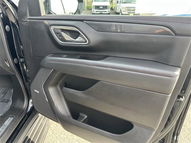 Photo of 2023 Black Chevrolet Suburban