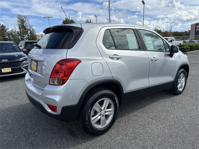 Photo of 2018 Silver Ice Metallic Chevrolet Trax