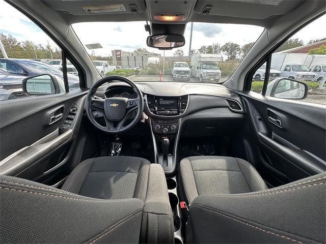 Photo of 2018 Silver Ice Metallic Chevrolet Trax