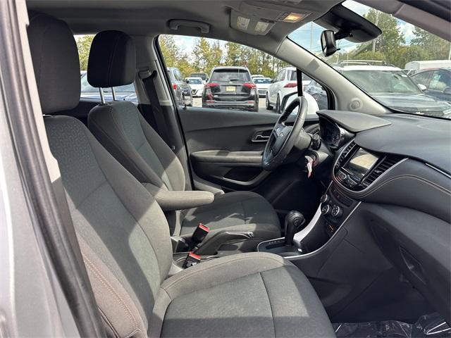 Photo of 2018 Silver Ice Metallic Chevrolet Trax