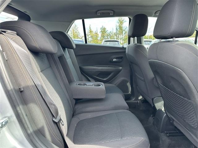 Photo of 2018 Silver Ice Metallic Chevrolet Trax