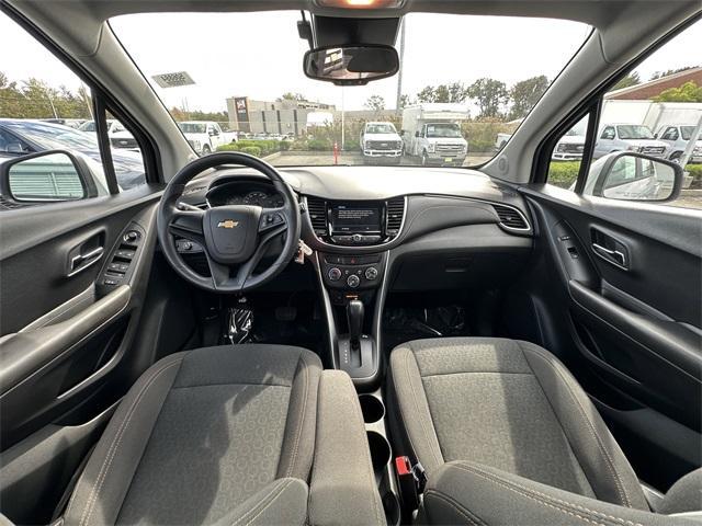 Photo of 2018 Silver Ice Metallic Chevrolet Trax